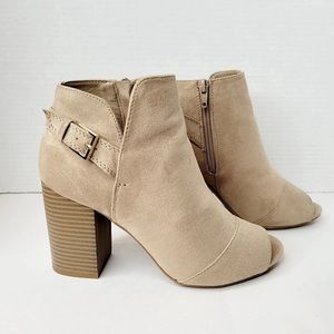 Tan Peep Toe Chunky Heels 🤎